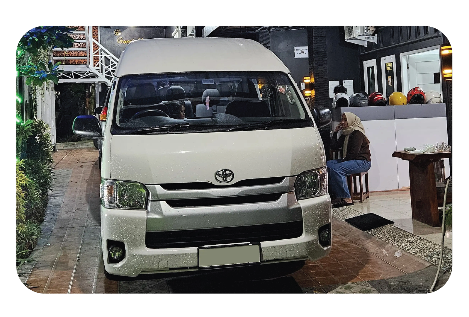 Hiace Commuter